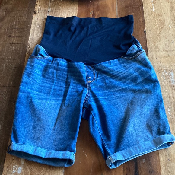 Maternity Bermuda shorts - Picture 1 of 5